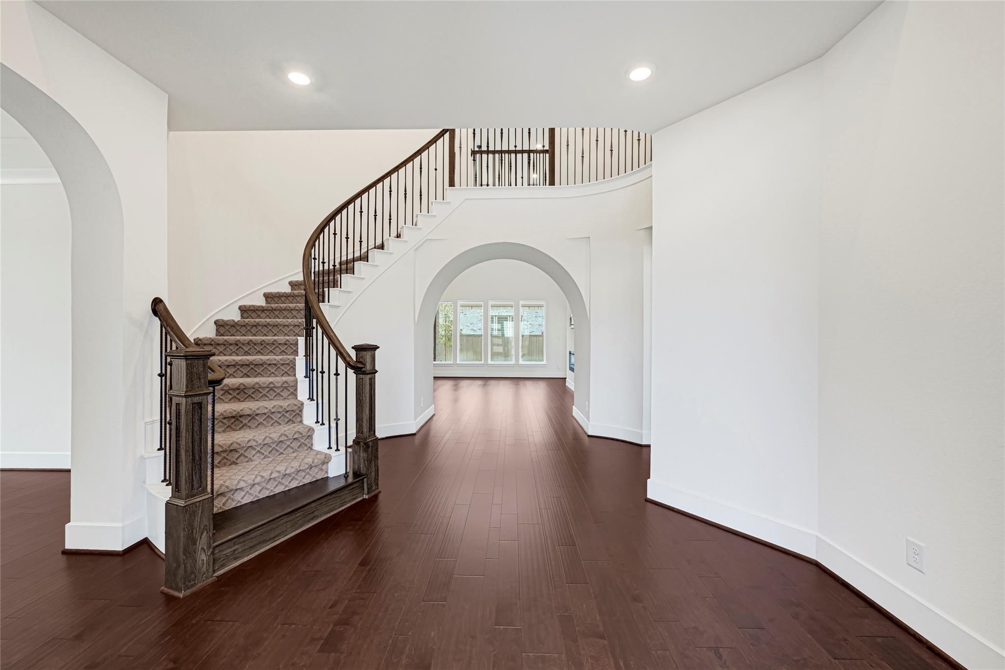 21339 Crescent Winged Drive