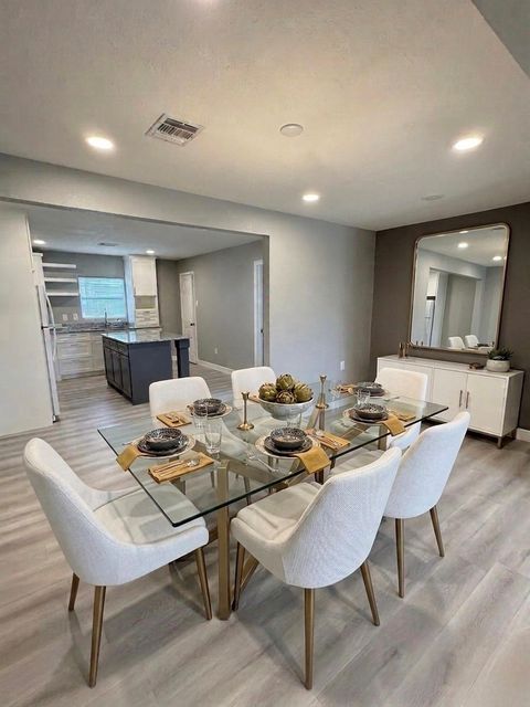 Photo of 823 Globe Street, Houston, TX 77034 (MLS # 21411194)