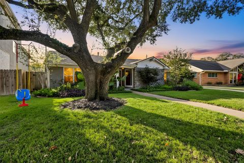 Photo of 8422 Academy Street, Houston, TX 77025 (MLS # 14013750)