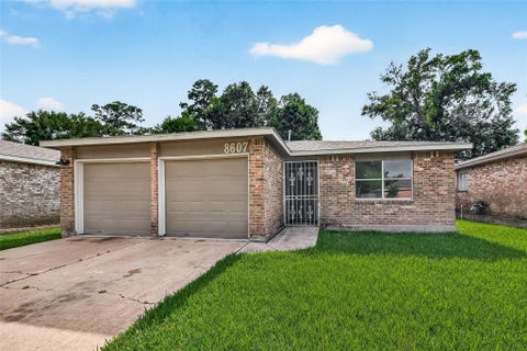 Photo of 8607 Valley Forest Drive, Houston, TX 77078 (MLS # 48904191)