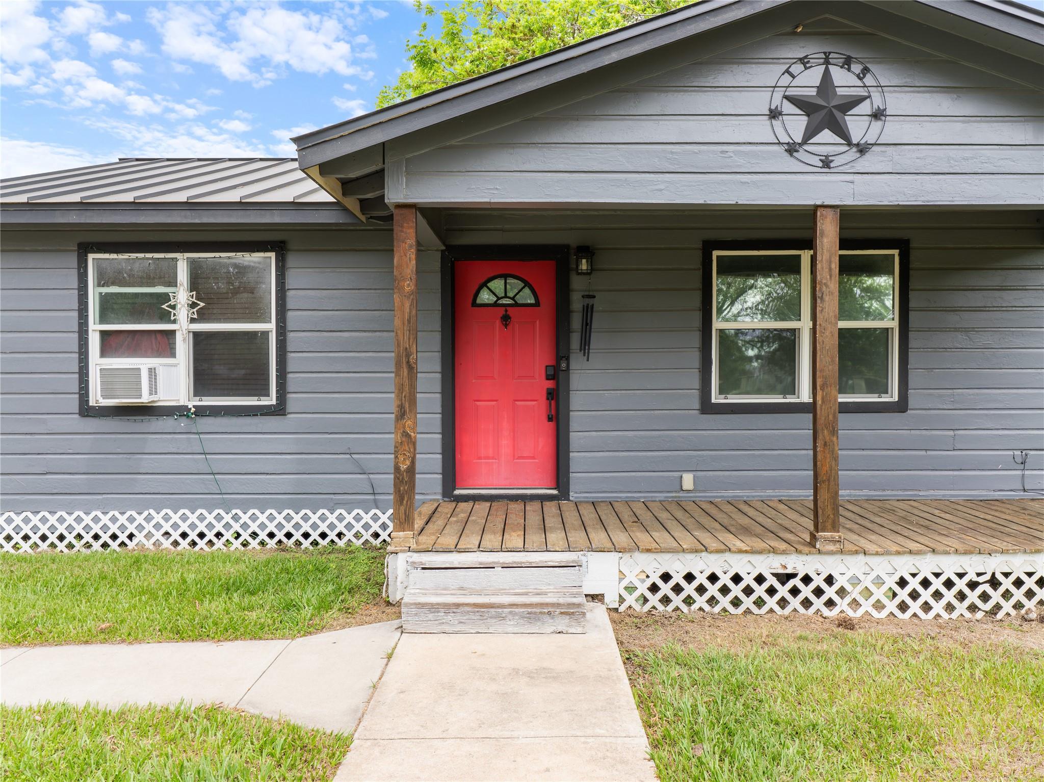404 E Elizabeth Avenue