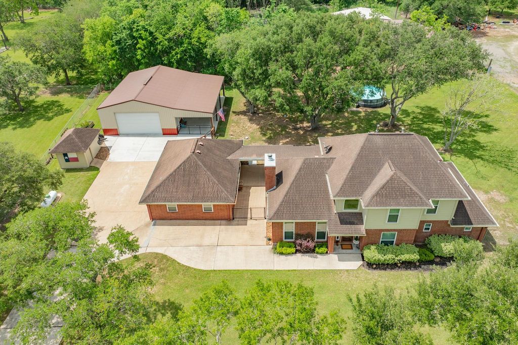 Photo of 5620 County Road 166, Alvin, TX 77511 (MLS # 42495494)