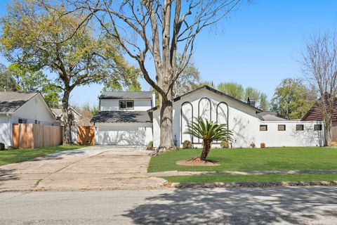 Photo of 10722 Lynbrook Drive, Houston, TX 77042 (MLS # 22828478)