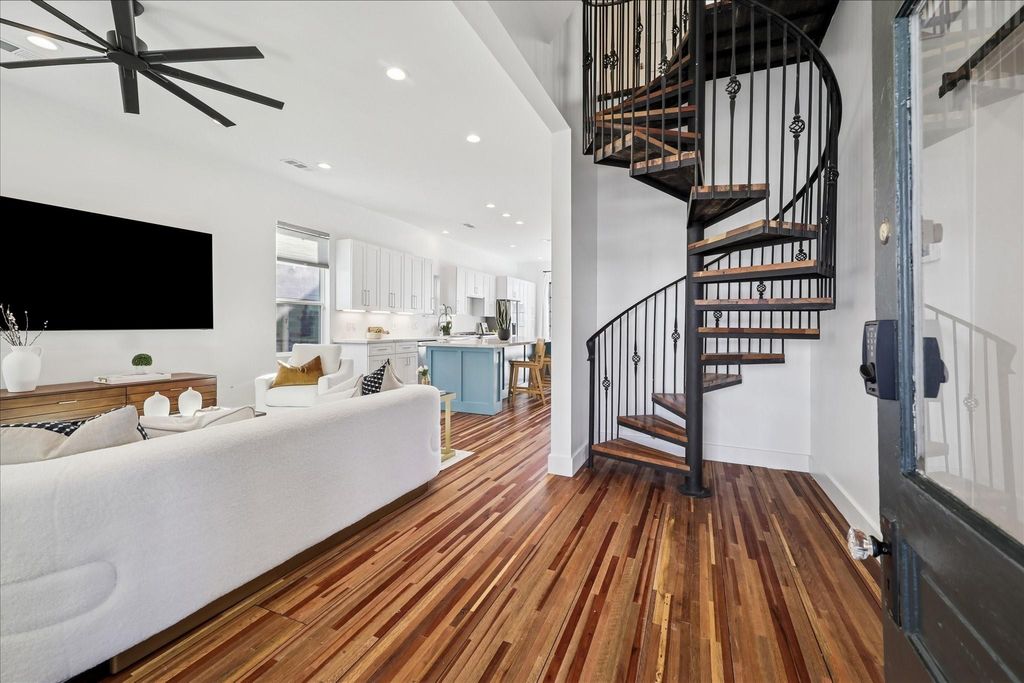 Photo of 415 Arlington Street, Houston, TX 77007 (MLS # 93541953)