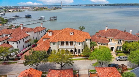 Photo of 6 Waterford Oaks Lane, Kemah, TX 77565 (MLS # 84169251)