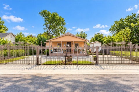 Photo of 2610 Lynnfield Street, Houston, TX 77093 (MLS # 76119576)