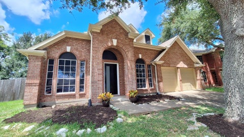 Photo of 17122 Canterbury Green Court, Sugar Land, TX 77498 (MLS # 55244091)