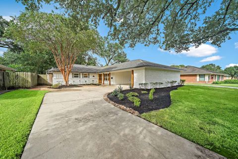Photo of 5123 Willowbend Boulevard, Houston, TX 77035 (MLS # 13309863)