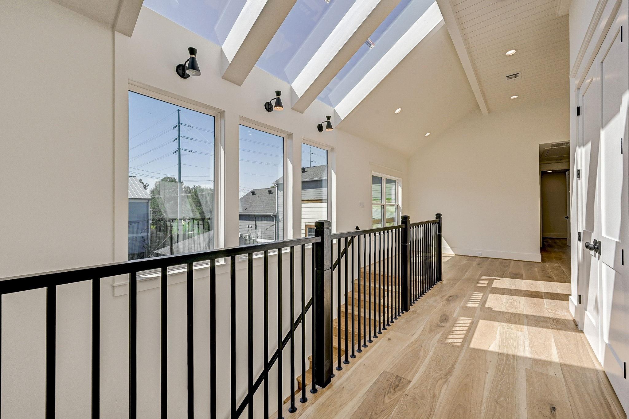 Houston, Texas, 77008, United States, 4 Bedrooms Bedrooms, ,4 BathroomsBathrooms,Residential,Active,2045006