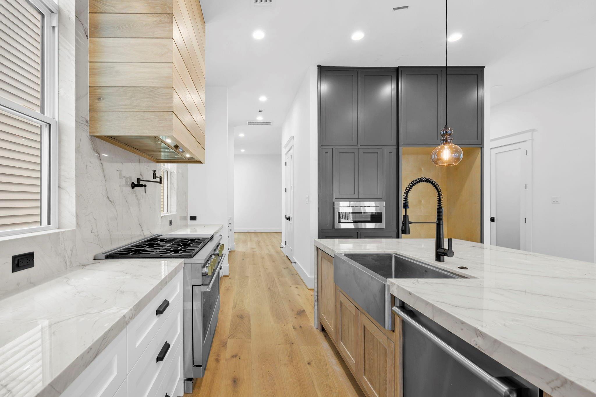 Houston, Texas, 77008, United States, 4 Bedrooms Bedrooms, ,4 BathroomsBathrooms,Residential,Active,2045006