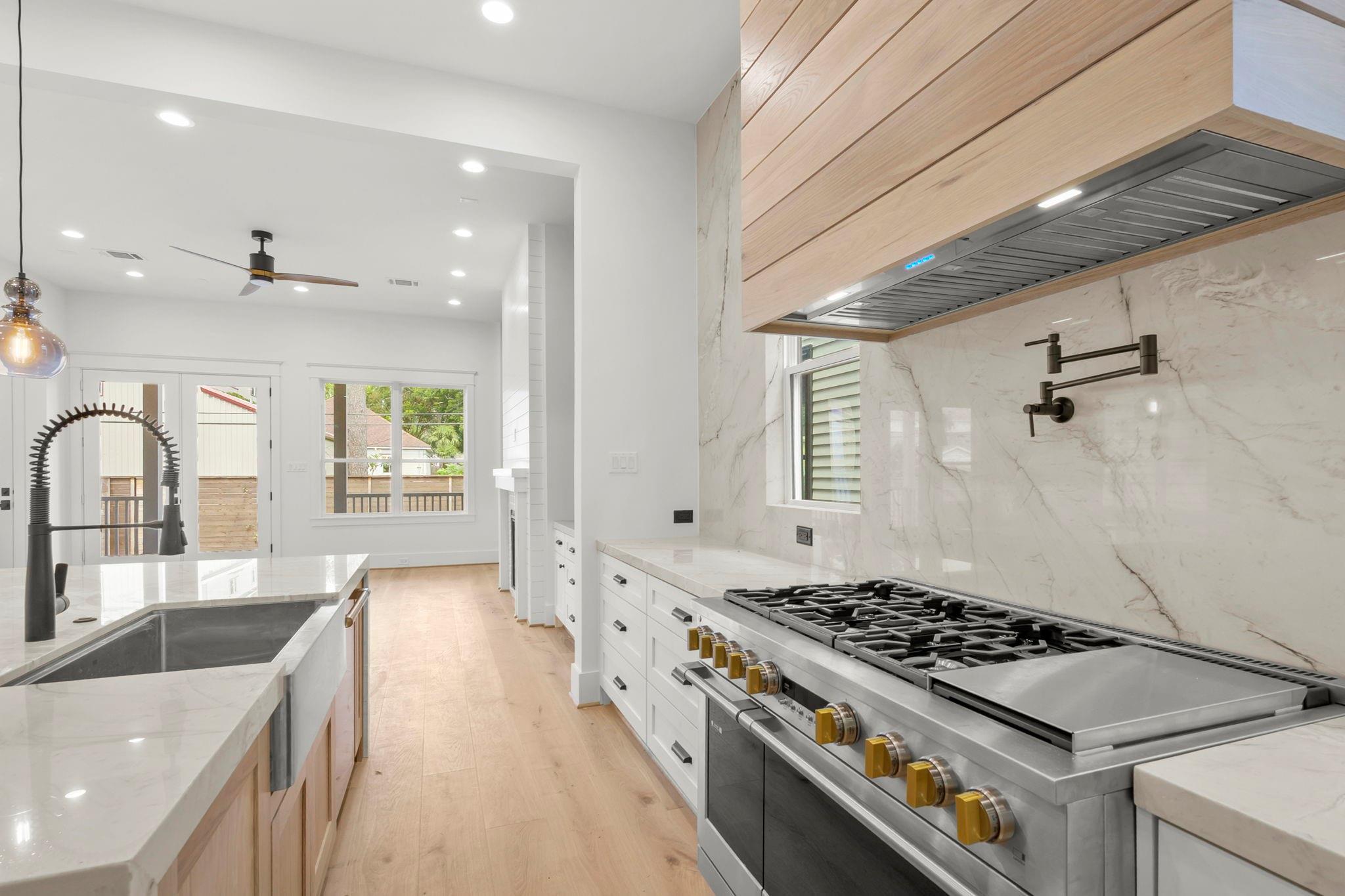 Houston, Texas, 77008, United States, 4 Bedrooms Bedrooms, ,4 BathroomsBathrooms,Residential,Active,2045006