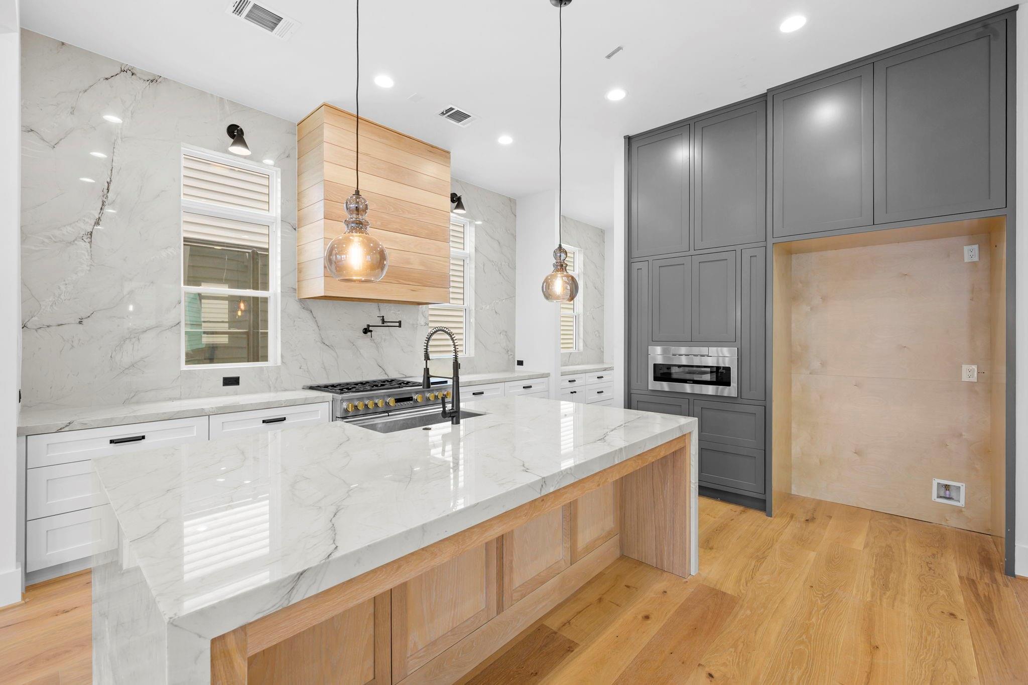 Houston, Texas, 77008, United States, 4 Bedrooms Bedrooms, ,4 BathroomsBathrooms,Residential,Active,2045006