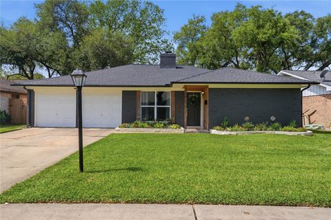 Photo of 15614 Rill Lane, Houston, TX 77062 (MLS # 36106663)