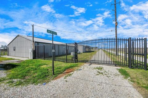 6111 Jacks Alley Wallis TX 77485