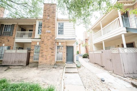 Photo of 2626 Holly Hall Street #1201, Houston, TX 77054 (MLS # 94276423)