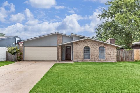 Photo of 15530 Camino Del Sol Drive, Houston, TX 77083 (MLS # 86493618)