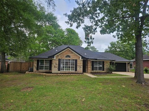 Photo of 1002 Lindsey Ln Ln, Lufkin, TX 75901 (MLS # 33683226)