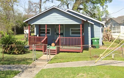 Homes For Sale - 4421 Noble Street<br/> Houston, TX 77020