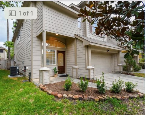 Photo of 6 S Burberry Park Circle, The Woodlands, TX 77382 (MLS # 63173537)