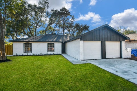 Photo of 16118 Bougainvilla Lane, Friendswood, TX 77546 (MLS # 86281091)