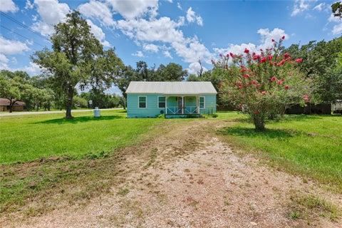 Photo of 5810 Avenue E, Sheridan, TX 77475 (MLS # 49707032)