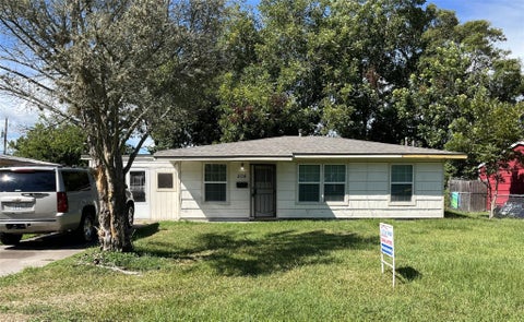 Photo of 508 Honeysuckle Drive, La Marque, TX 77568 (MLS # 32764546)