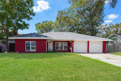 Photo of 1337 Conrad Sauer Drive, Houston, TX 77043 (MLS # 93496740)