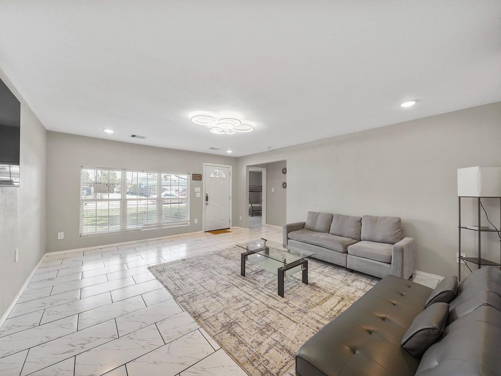 Photo of 1337 Conrad Sauer Drive, Houston, TX 77043 (MLS # 93496740)