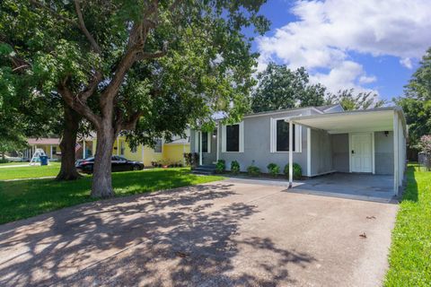 Photo of 911 N 14th Avenue N, Texas City, TX 77590 (MLS # 98923131)