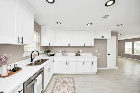 Tiny photo for 5639 Westover Street, Houston, TX 77033 (MLS # 7128938)