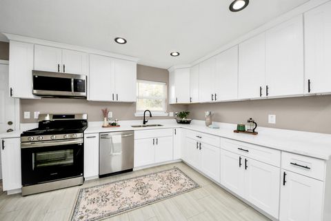 Tiny photo for 5639 Westover Street, Houston, TX 77033 (MLS # 7128938)