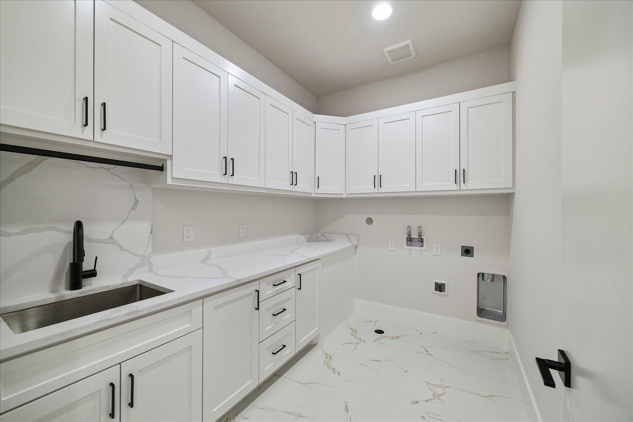 Bellaire, Texas, 77401, United States, 5 Bedrooms Bedrooms, ,8 BathroomsBathrooms,Residential,Active,2036678