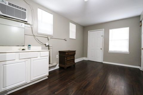 Photo of 4615 University Oaks 1/2, Houston, TX 77004 (MLS # 29136744)