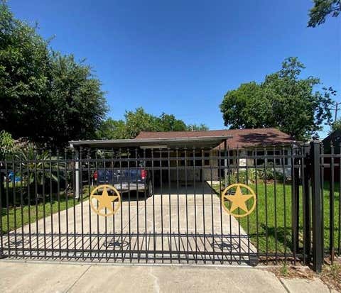 Photo of 6623 Cresthill Street, Houston, TX 77033 (MLS # 51229075)