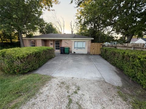 Photo of 4620 Werner Street, Houston, TX 77022 (MLS # 17099935)