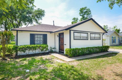Photo of 3914 Daphne Street, Houston, TX 77021 (MLS # 2691737)