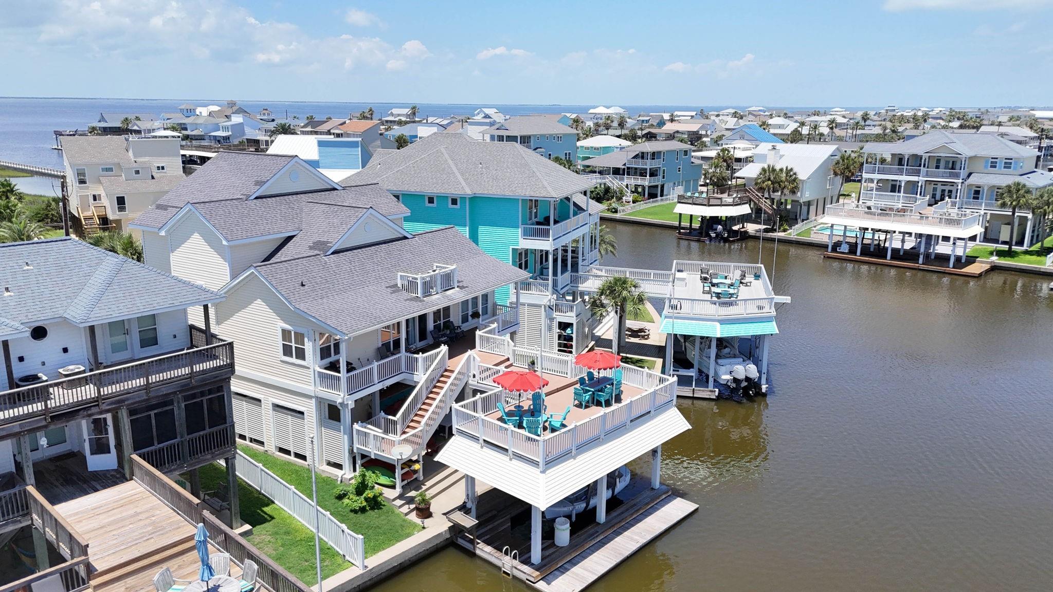22313 Bay Vista