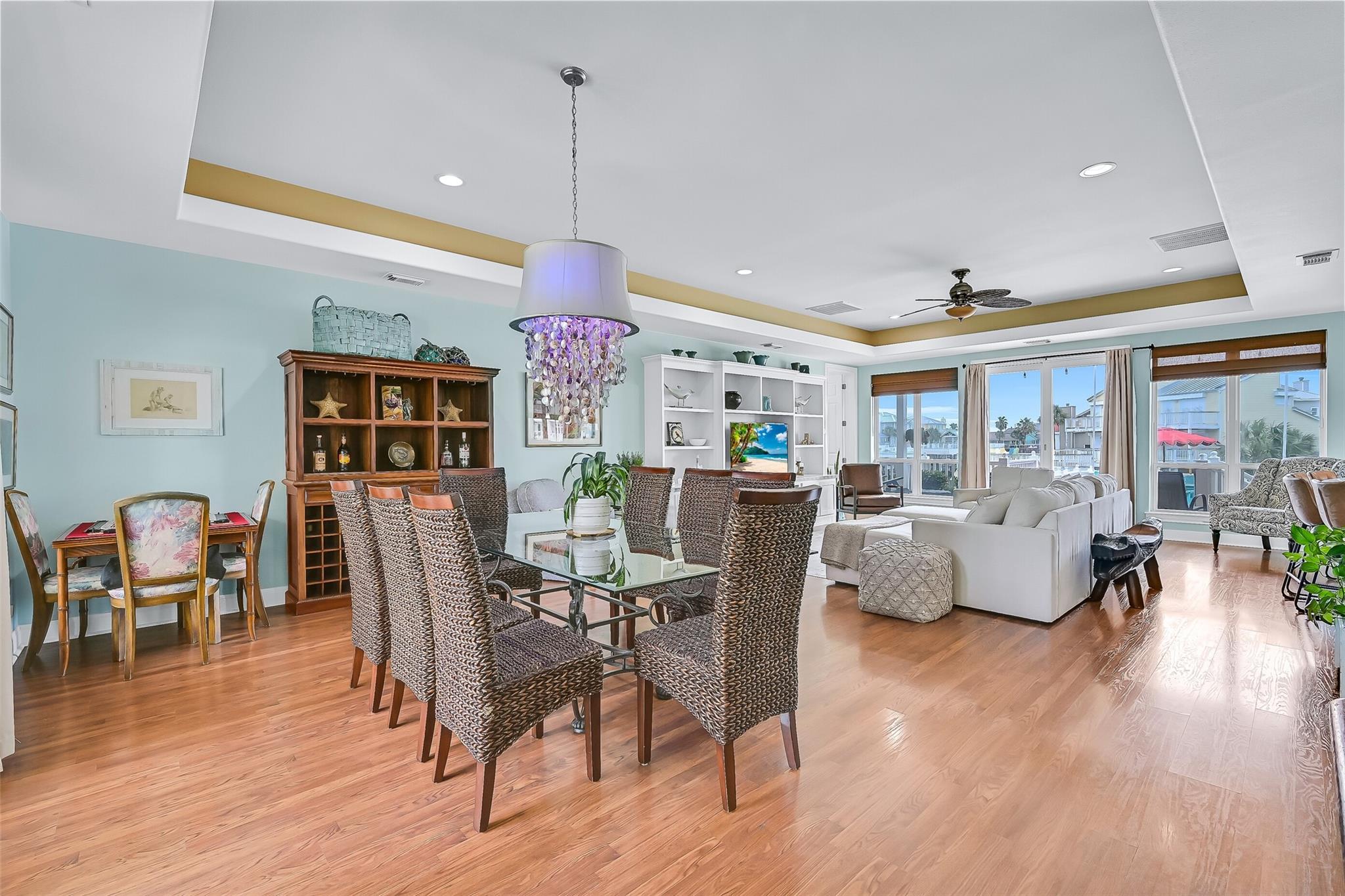 22313 Bay Vista