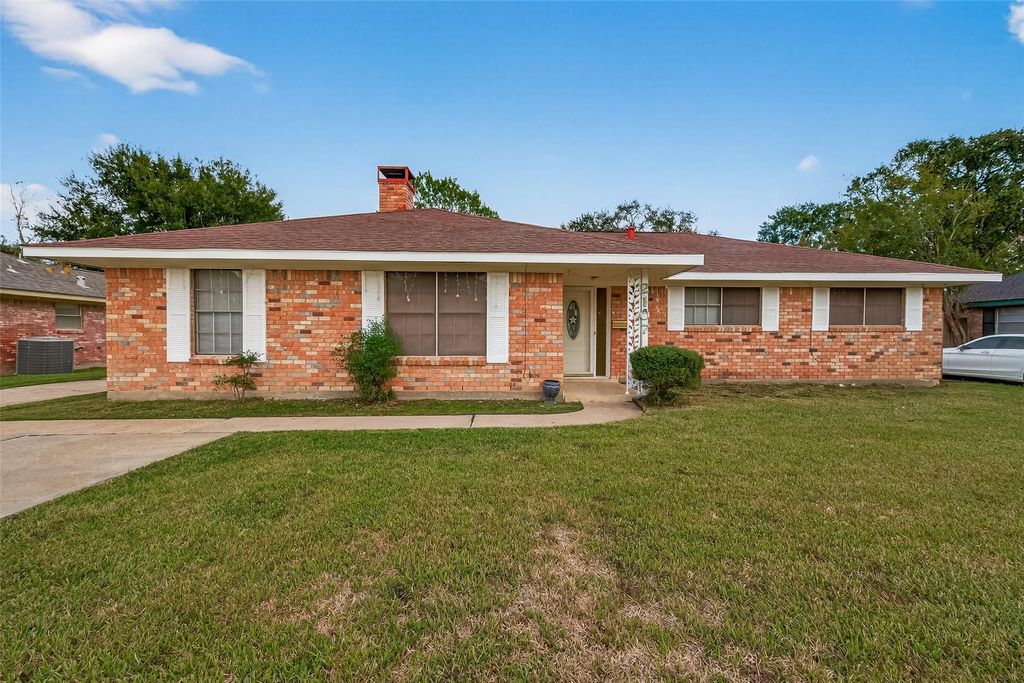 Photo of 2107 Old Alvin Road, Pearland, TX 77581 (MLS # 97654066)