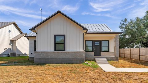 Photo of 403 Oak Drive, Kingsland, TX 78639 (MLS # 79172897)