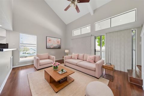 Photo of 132 April Point Drive S, Conroe, TX 77356 (MLS # 69276080)