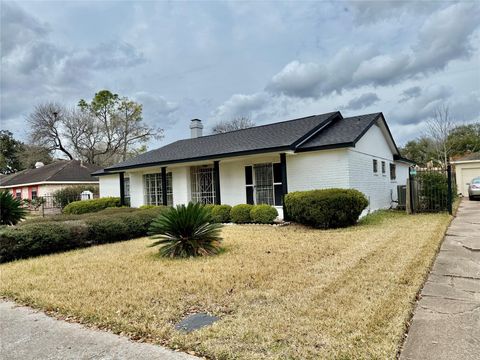 Tiny photo for 12834 Glenwolde Drive, Houston, TX 77099 (MLS # 42688114)