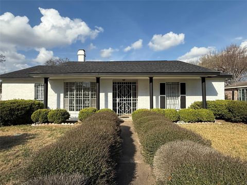 Photo of 12834 Glenwolde Drive, Houston, TX 77099 (MLS # 42688114)