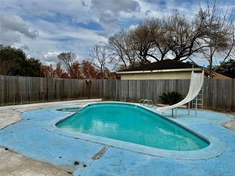 Tiny photo for 12834 Glenwolde Drive, Houston, TX 77099 (MLS # 42688114)