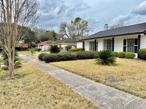 Tiny photo for 12834 Glenwolde Drive, Houston, TX 77099 (MLS # 42688114)