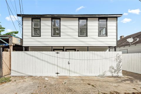 Photo of 3229 Holman Street #4, Houston, TX 77004 (MLS # 96924449)