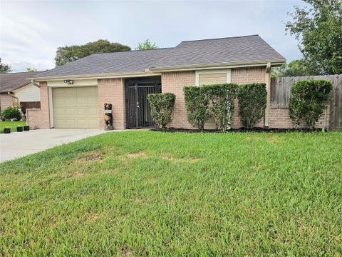 Photo of 14018 Panhandle Drive, Sugar Land, TX 77498 (MLS # 85459694)