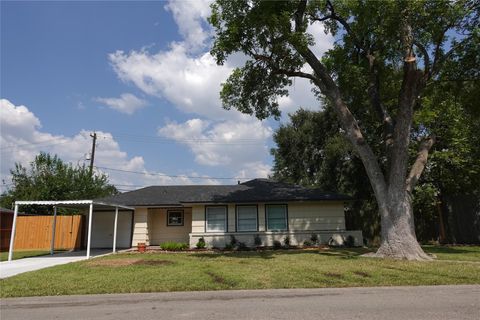 Photo of 6006 Carew Street, Houston, TX 77074 (MLS # 62982452)