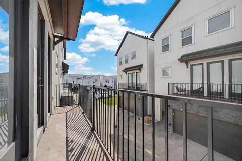 Tiny photo for 2010 Saint Charles Street, Houston, TX 77003 (MLS # 62594782)