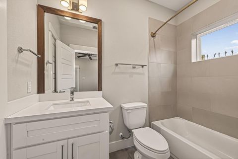 Tiny photo for 2010 Saint Charles Street, Houston, TX 77003 (MLS # 62594782)